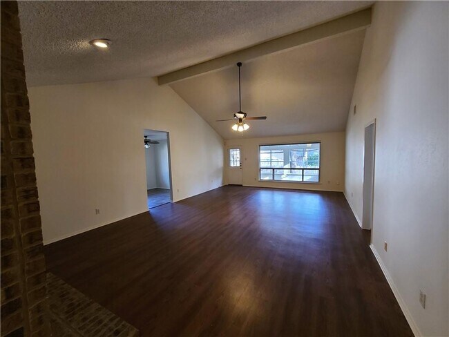 Foto del edificio - 13051 Silver Creek Dr