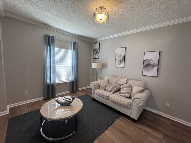 Foto del edificio - Large Renovated Home in Oakleaf Plantation