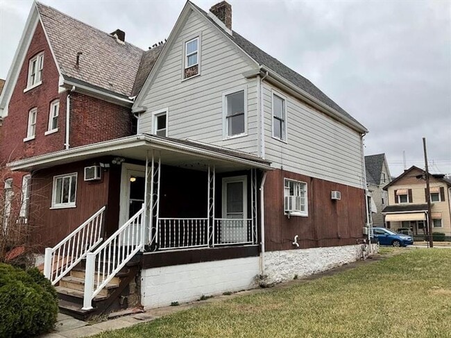 4 bedroom. 1.5 Bath- Turtle Creek Pa - 4 bedroom. 1.5 Bath- Turtle Creek Pa House