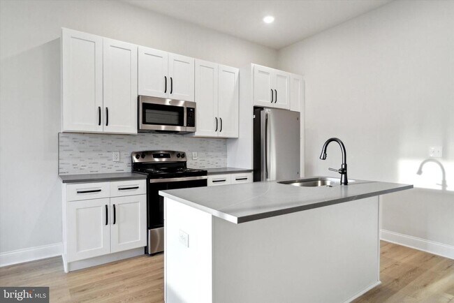 Building Photo - 2157 E Lehigh Ave