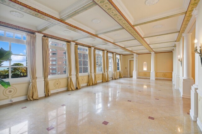 Foto del edificio - 1353 N Astor St
