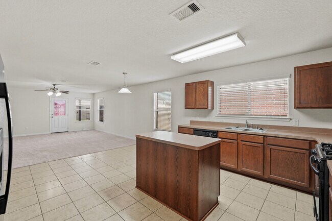 Foto del edificio - 1102 Honeysuckle Vine Dr