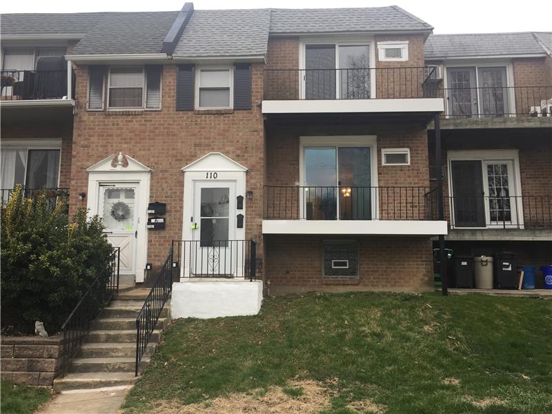 Primary Photo - 110 W Oak Ln