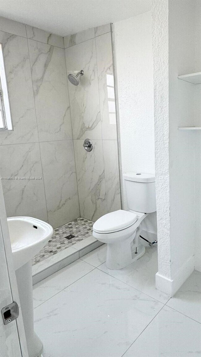 Foto del edificio - 2369 SW 17th Terrace