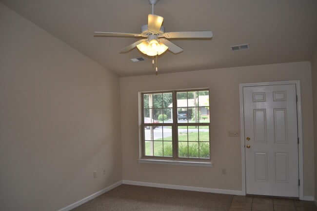 Building Photo - 13930 Maugansville Rd