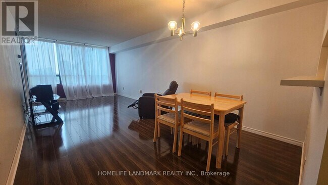 Photo du bâtiment - 117-1117 Gerrard St E