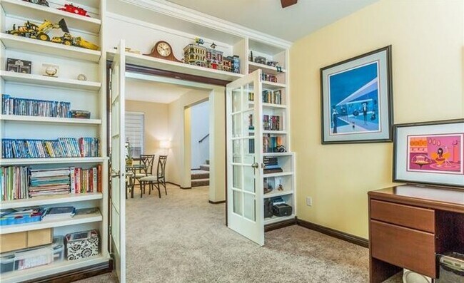Foto del edificio - FOUR BEDROOM HOME LOCATED IN THE ARBORS AT...