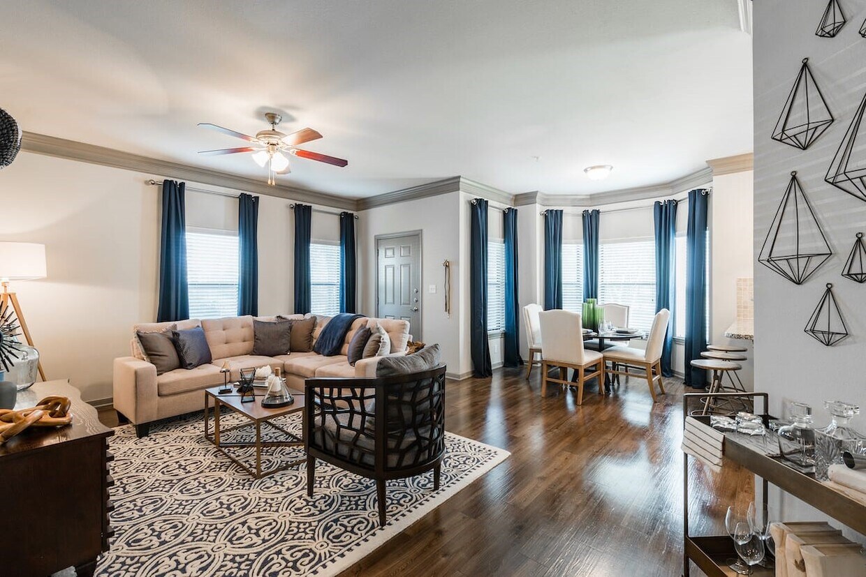 Foto del edificio - 5200 Pointe W Cir