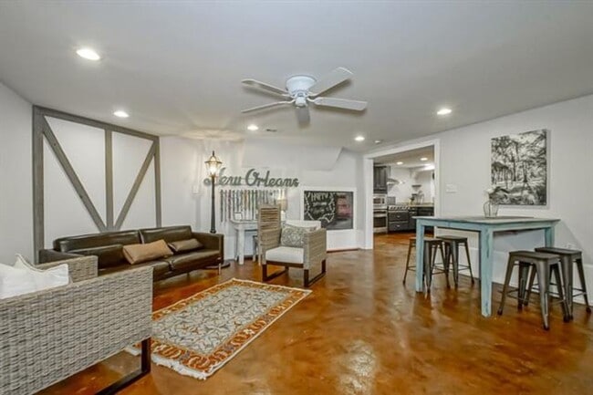 Photo - 4176 Vincennes Pl House