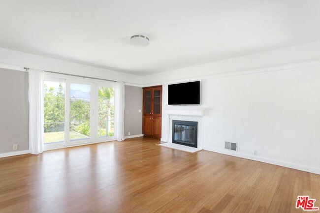 Building Photo - 150 Anita Dr