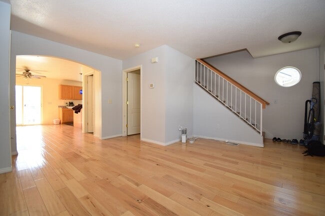 Building Photo - 874 Forest Park Ct