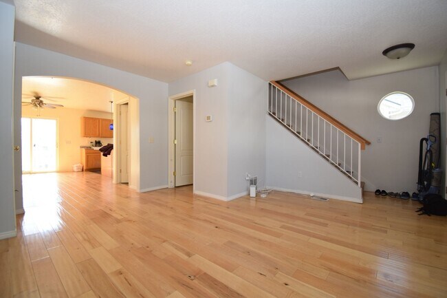 Foto del edificio - 874 Forest Park Ct