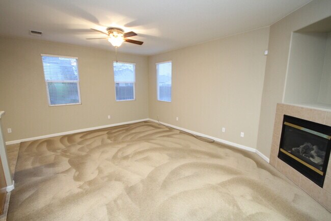 Foto del edificio - 4 Bed| 2.5 Bath | 2090 SF | Two Story | Tenant pays $175 monthly for WS&G