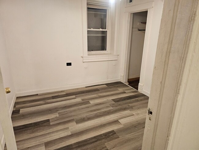 MASTER BEDROOM - 3535 S Hamilton Ave