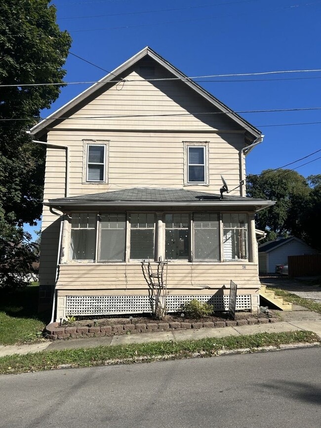 Building Photo - 411 Park St