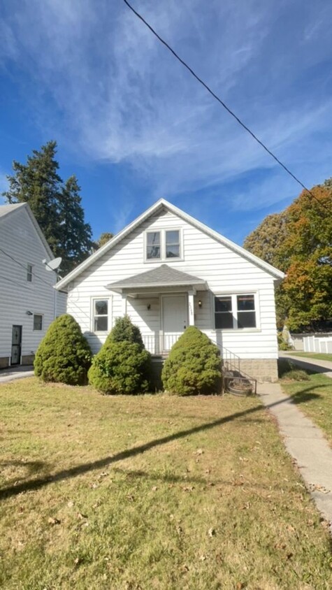 Primary Photo - Charming 2-bedroom, 1-bathroom home locate...