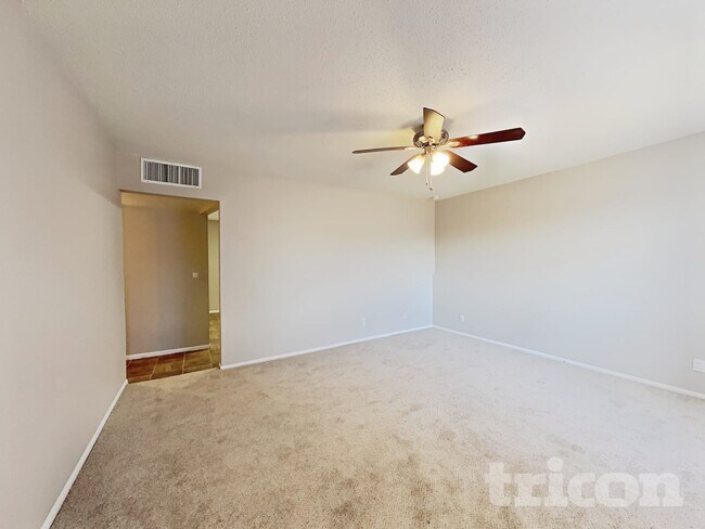 Foto del edificio - 3427 W Rosewood Ave