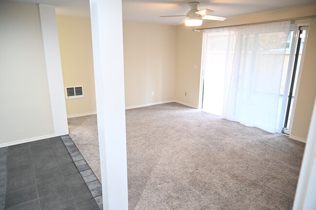 Foto del edificio - 10733 Burke Ave N