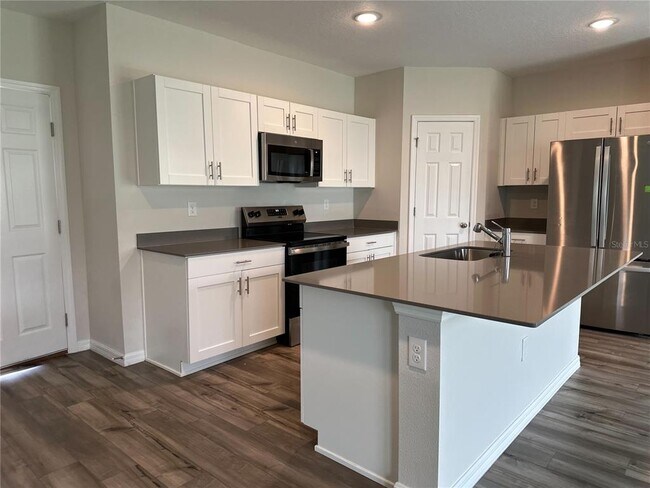 Building Photo - 7621 Hydrangea Ln