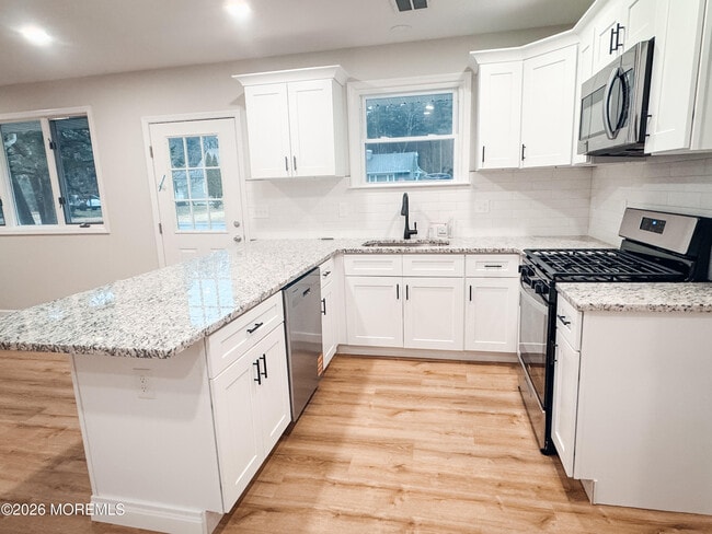 Building Photo - 827 Rogers St