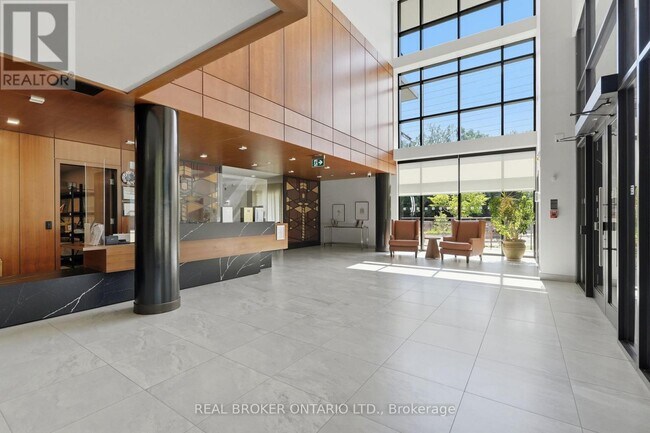 Building Photo - 1575 Lakeshore Rd W
