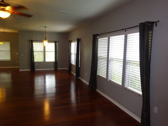 Building Photo - Great Home in Ellis Park. Sub Lease