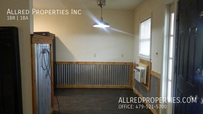 Building Photo - 621 N Leverett