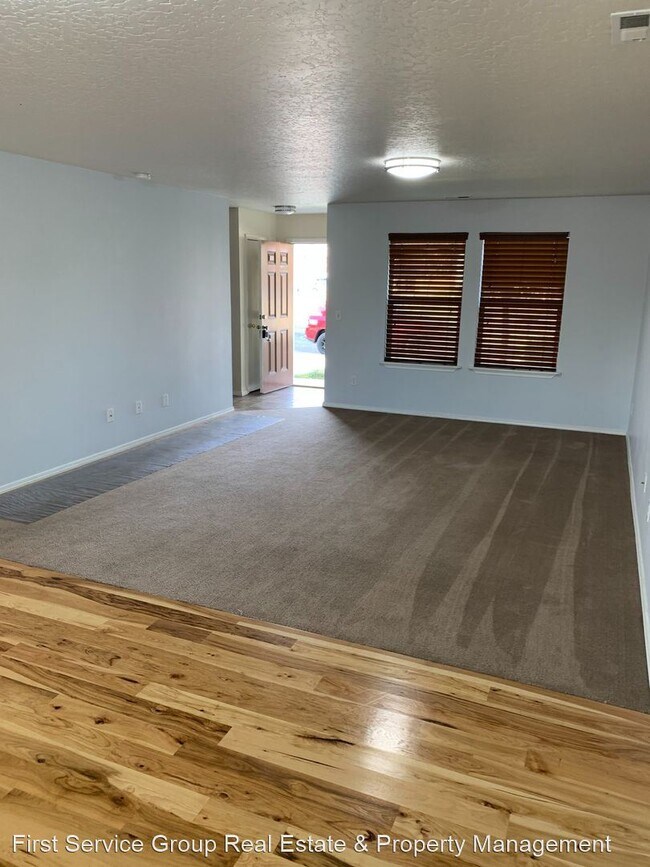 Building Photo - 3 br, 2.5 bath House - 139 E Willow Creek ...