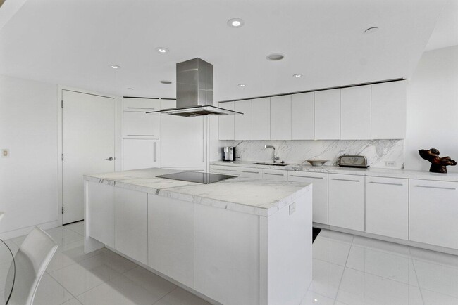 Foto del edificio - 3100 S Ocean Blvd