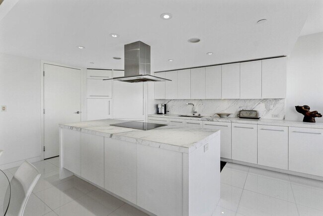 Building Photo - 3100 S Ocean Blvd