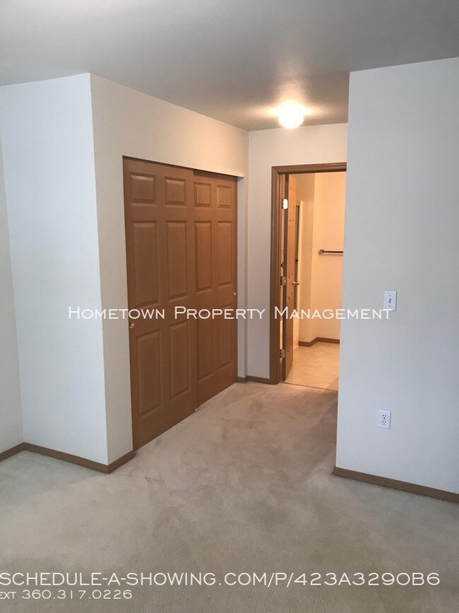 Building Photo - Westside Townhome in Grasslake Village