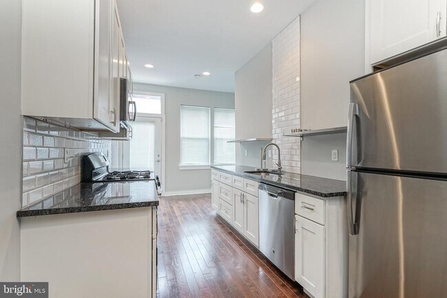Building Photo - 1812 Frankford Ave