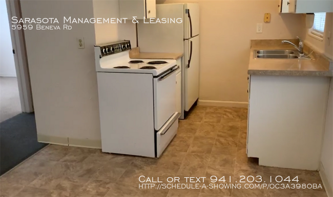 Building Photo - 1 Bedroom Duplex convenient to Beach and S...
