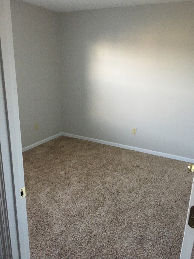 Building Photo - 4046 Gentry Ln