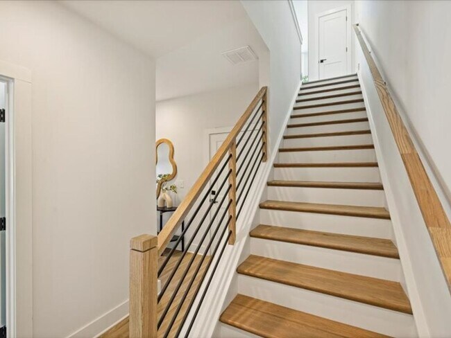 Building Photo - Modern Luxury Townhomes in Charlotte, NC.