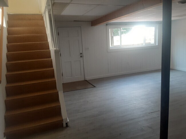 Building Photo - 3329 Sashabaw Rd