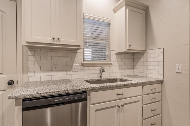 Building Photo - 437 Chalk Hill Ct