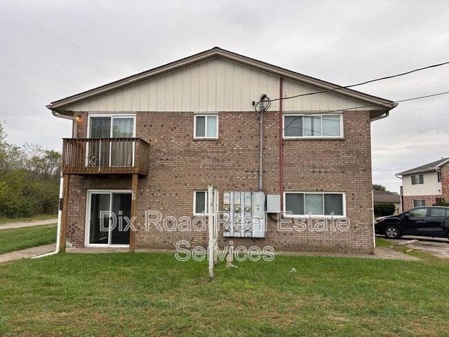 Building Photo - 417 Sycamore Rd