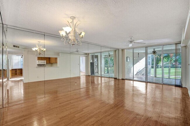 Building Photo - 9510 Seagrape Dr