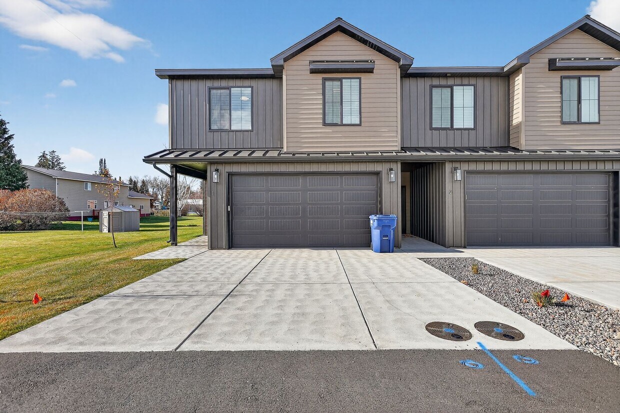 Primary Photo - Beautiful 3 Bed, 2.5 Bath Townhome in Ashton