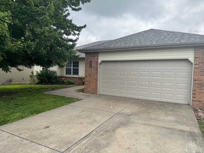 Building Photo - 3 Bedroom | 2 Bathroom | 2 Car Garage
