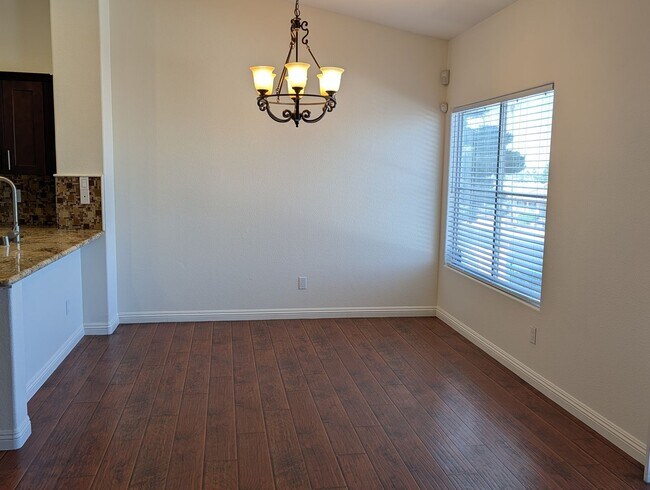 Foto del edificio - INVITING CONDO WITH OPEN FLOOR PLAN IN NORTHEAST LAS VEGAS
