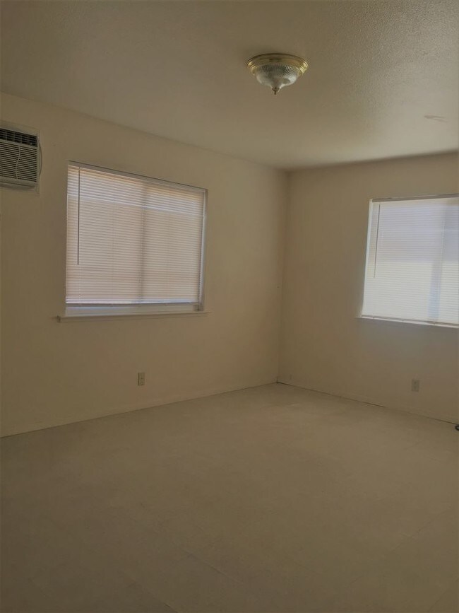 Building Photo - 3833 E Miner Stockton CA 95215