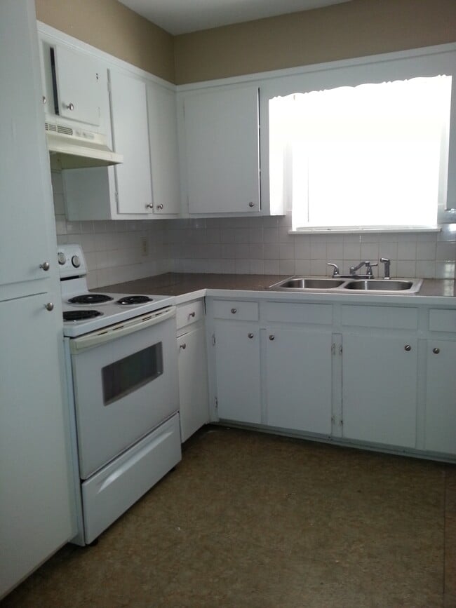 Building Photo - 4665 Hartel St