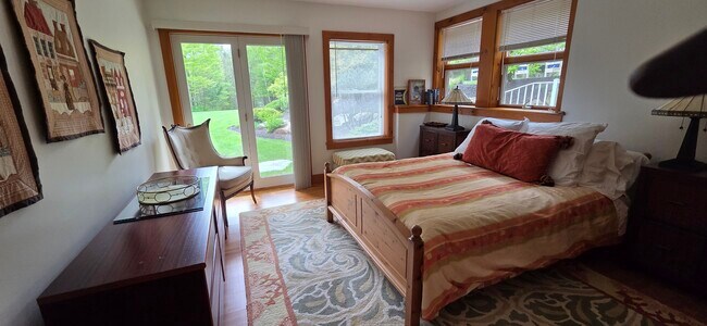 Foto del edificio - 237 Long Pond Rd