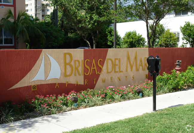 Foto del edificio - Brisas Del Mar Apartments