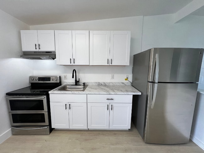 Building Photo - 320 NE 13th Ave