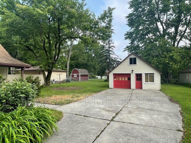 Building Photo - 33806 Orangelawn St