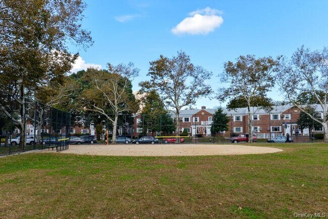 Foto del edificio - 261-72 Langston Ave
