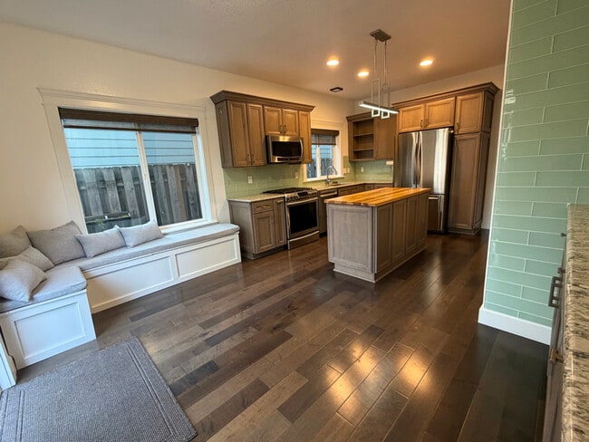 Building Photo - 1940 NE 72nd Ave.